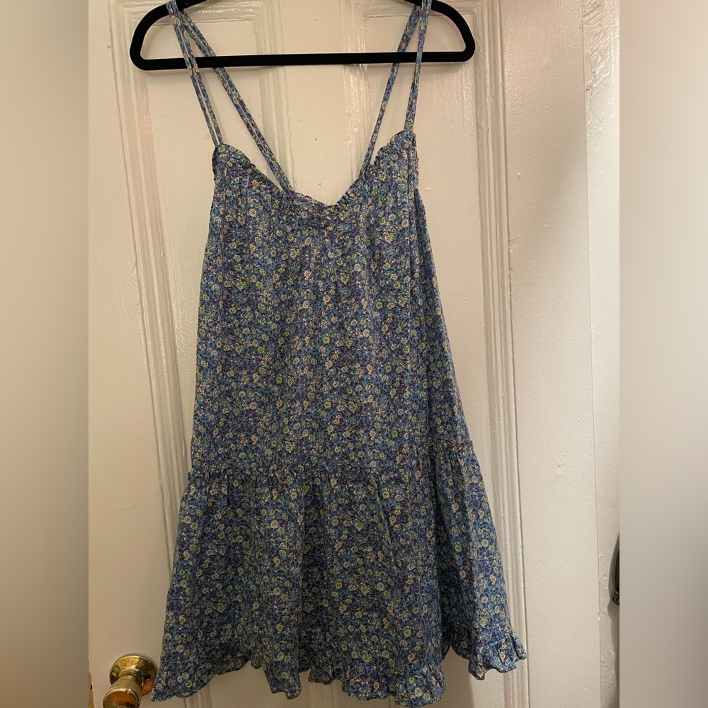 Blue floral sundress 🌸